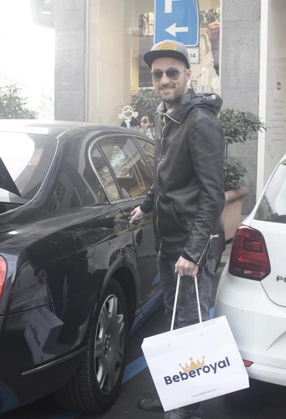 Francesco Facchinetti paparazzato con borsa Beberoyal