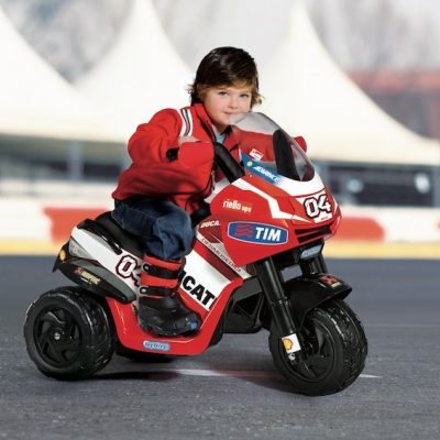 moto-elettrica-ducati-bambini-divertirsi-aperto-con-peg-perego_beberoyal