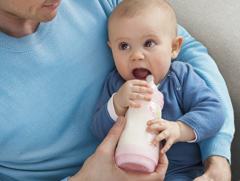 Come sterilizzare i biberon a caldo, anche al microonde