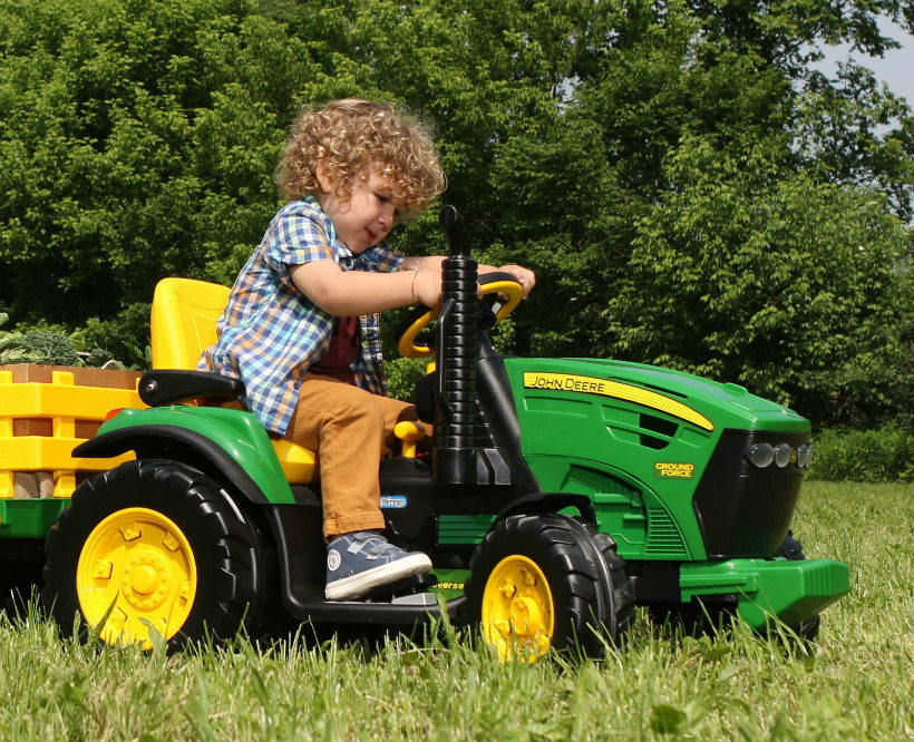 trattore elettrico ricaricabile peg perego ground force 