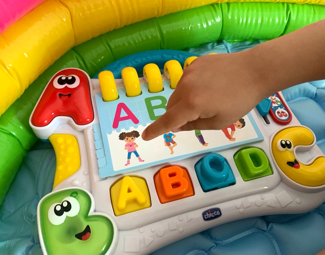 Chicco: Lettere in movimento