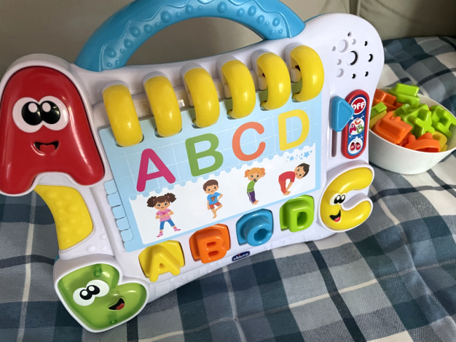 Chicco: Lettere in movimento