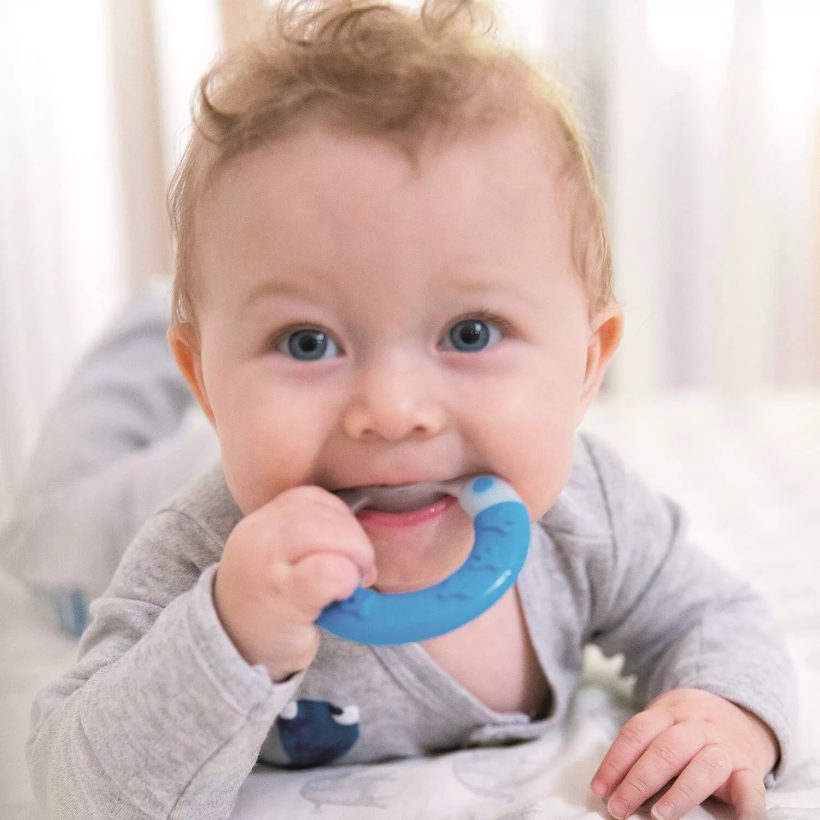 dentizione-come-dare-sollievo-alle-gengive-del-neonato-beberoyal-02