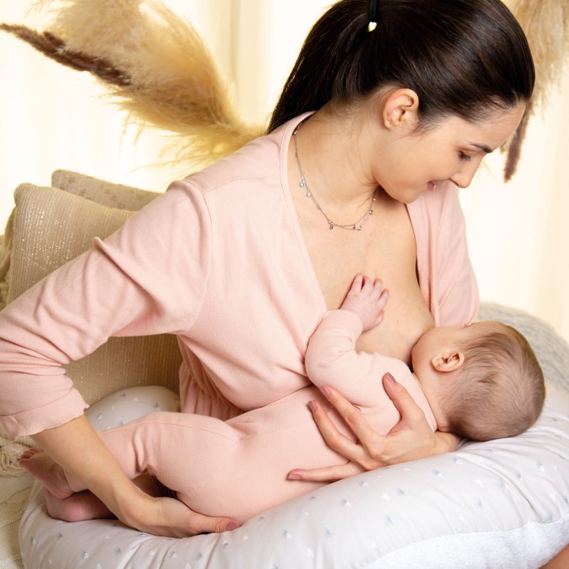 allattare-al-seno-in-modo-efficace-e-sereno-per-mamma-e-bambino-beberoyal-09