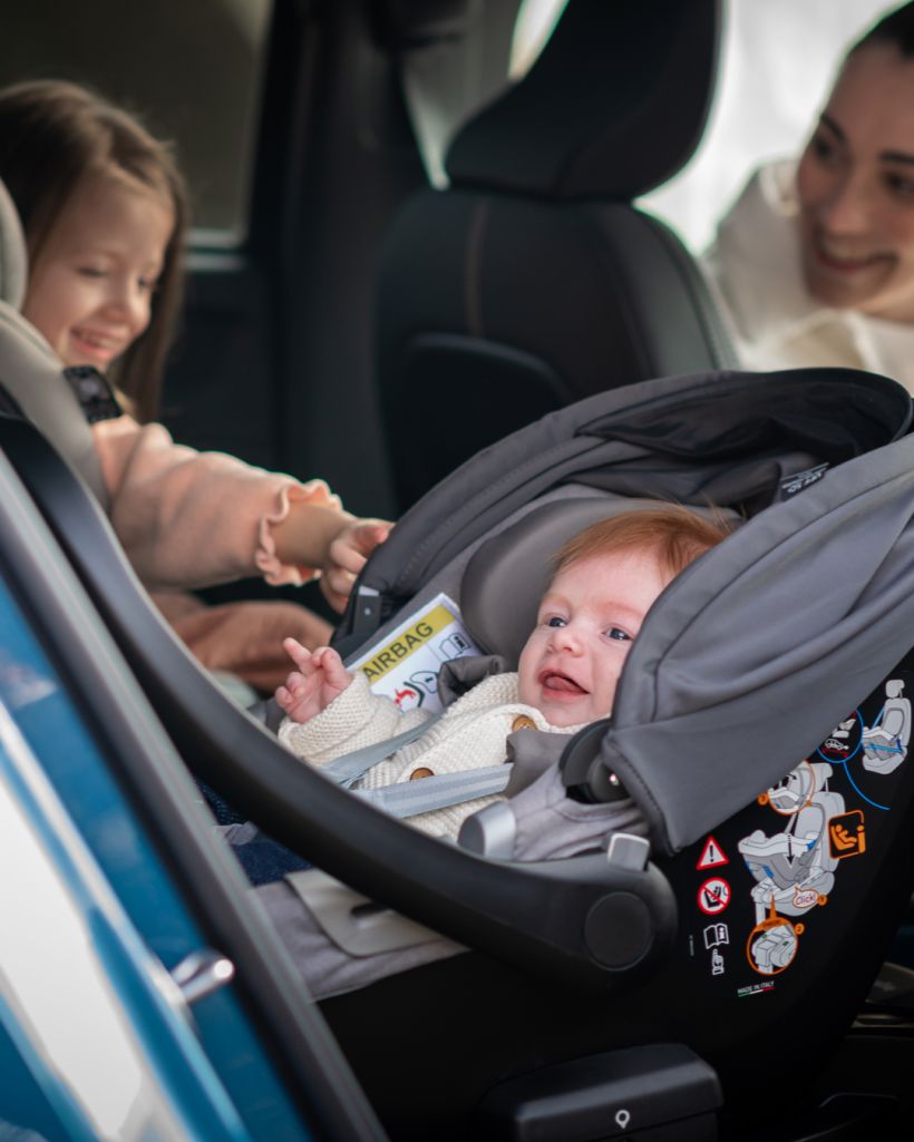 Darwin Infant Recline di Inglesina: seggiolino auto I-size reclinabile e  rotabile