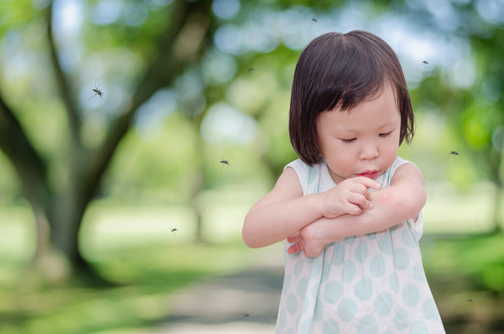 come proteggere i bambini dalle zanzare e insetti