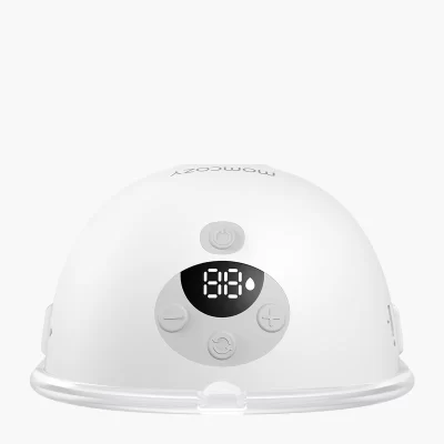 Dettaglio pannello di controllo del Tiralatte Momcozy M5 con modalità e livelli
