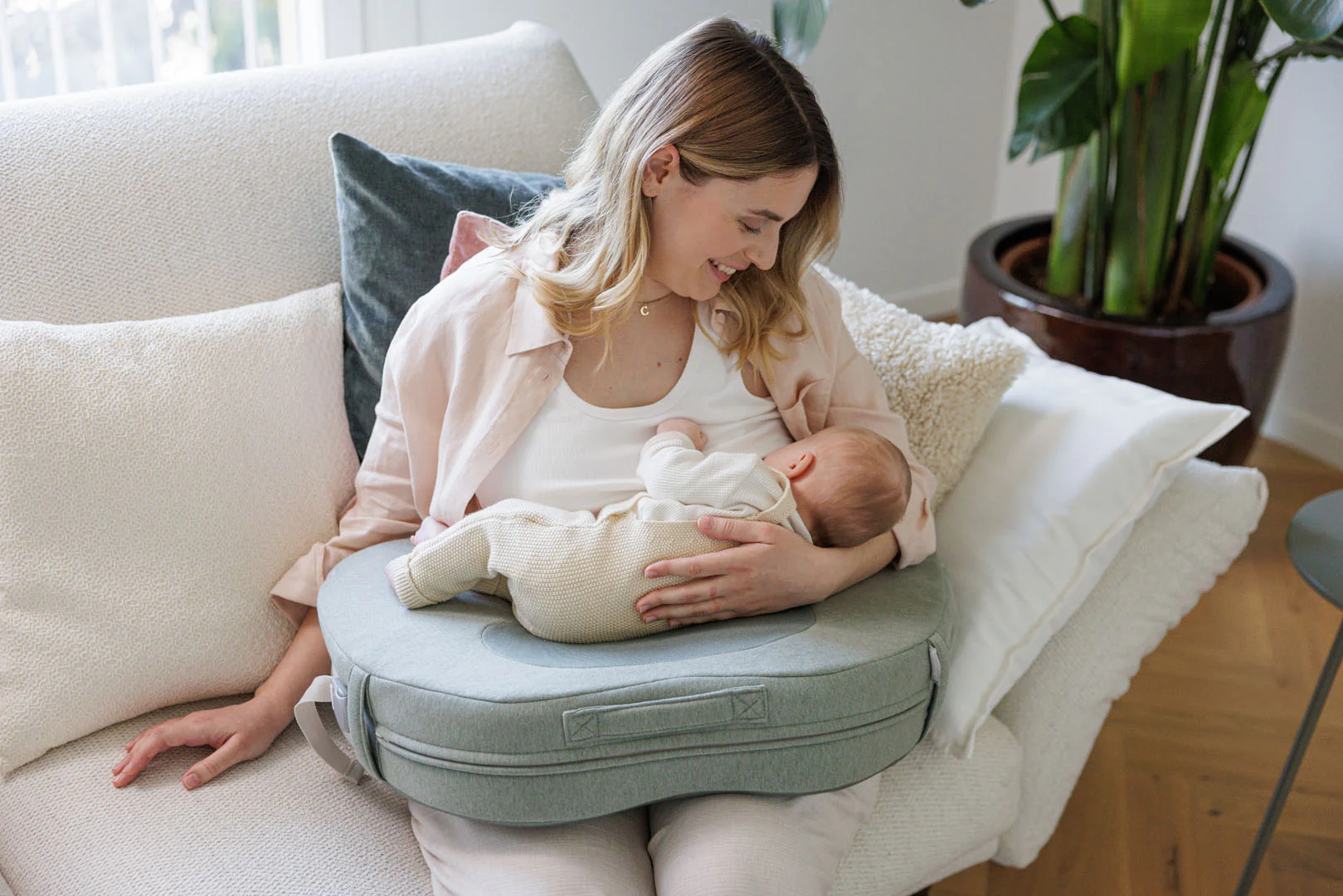 breasfeeding-techniques-inglesina-elysia